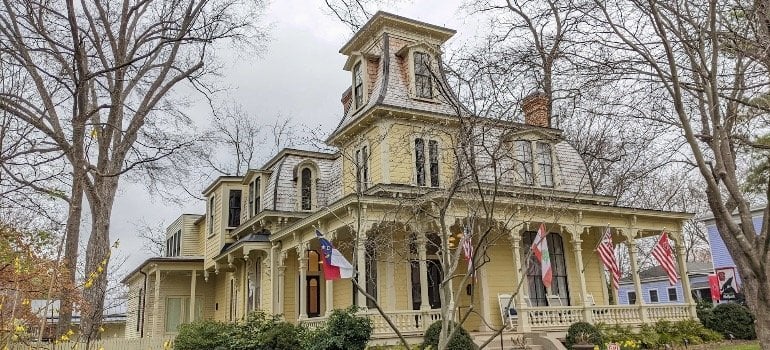 Clever-Tips-for-Preserving-Historical-Features-in-Your-Home-1