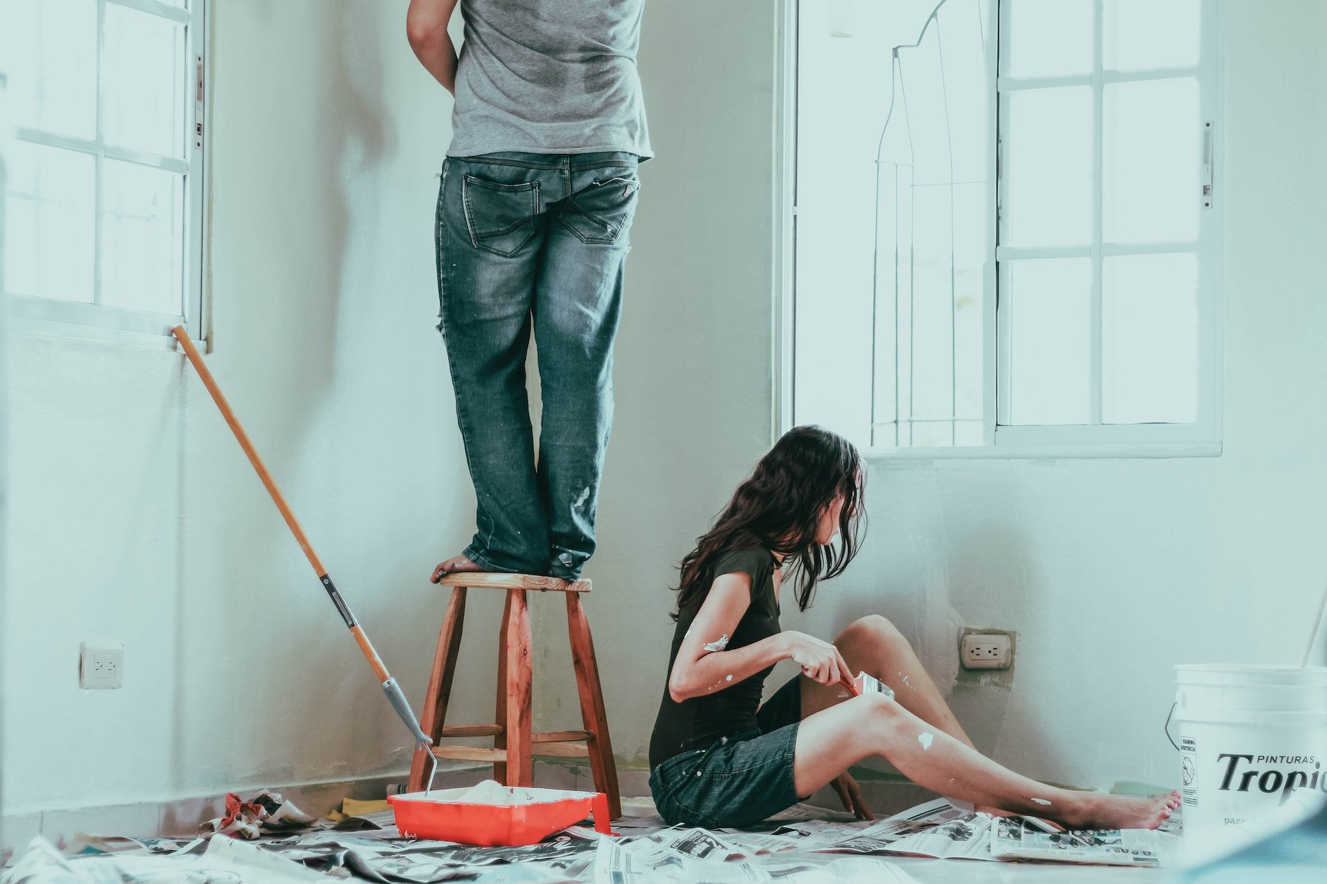 DIY-vs.-Professional-Renovations-When-to-Hire-a-Contractor-and-When-to-Go-It-Alone-1