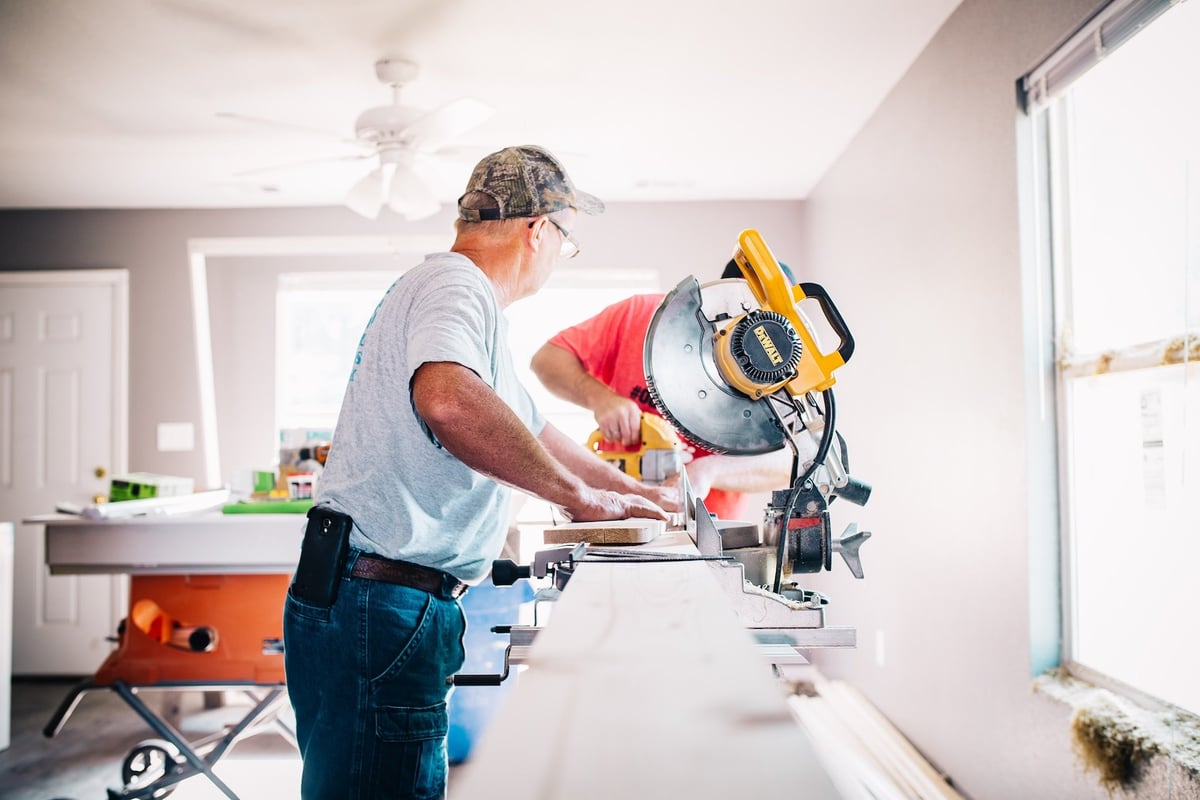 DIY-vs.-Professional-Renovations-When-to-Hire-a-Contractor-and-When-to-Go-It-Alone-2