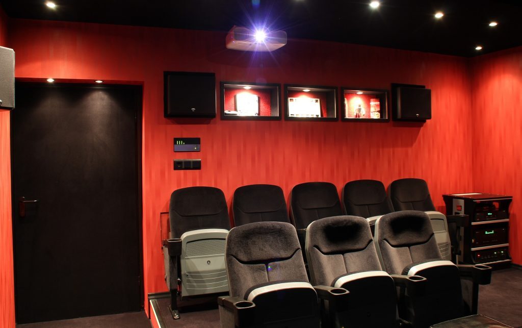 home-theater-873241_1920-1024x643